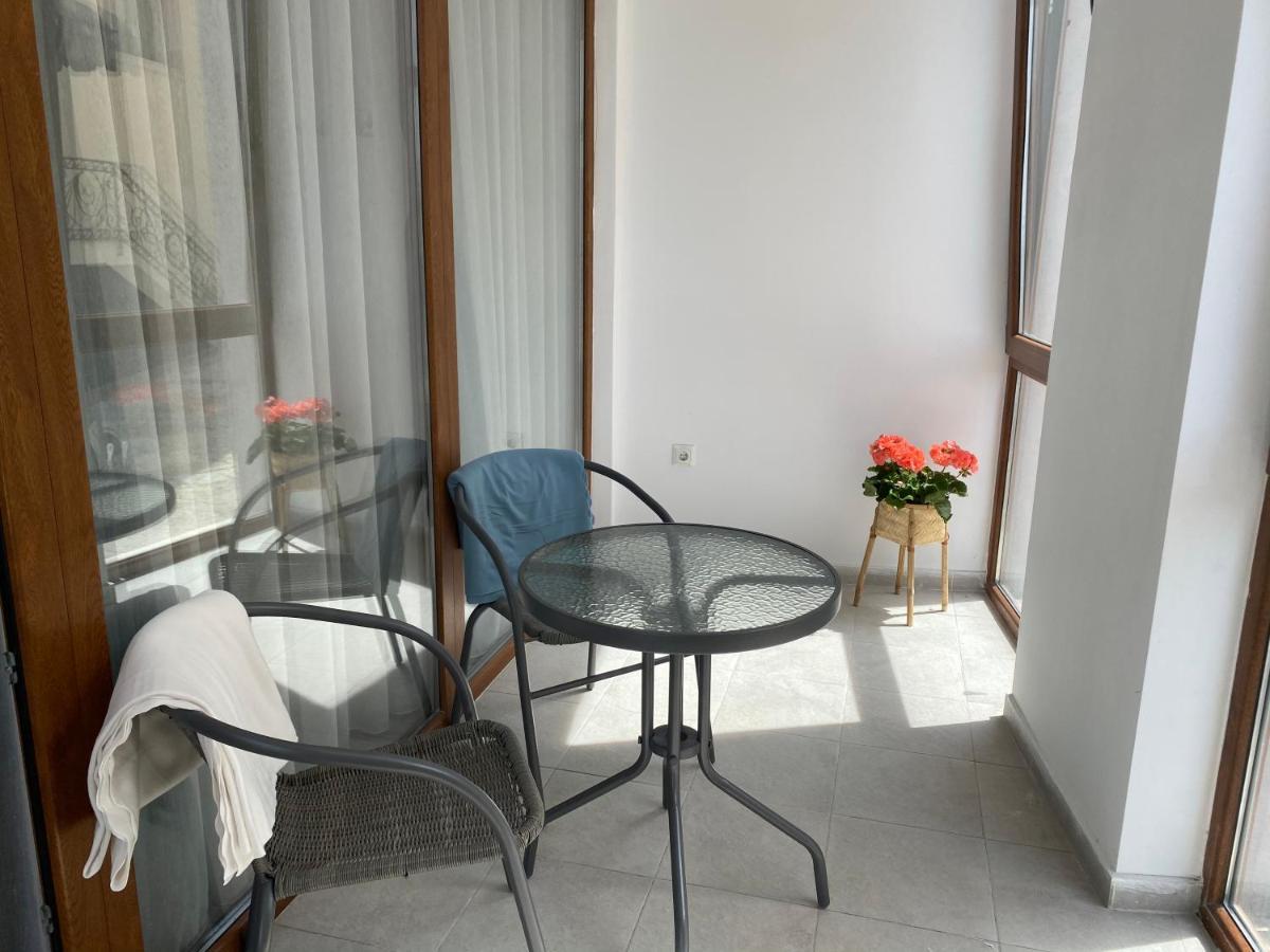 Sea Apartment Maria Балчик Екстериор снимка